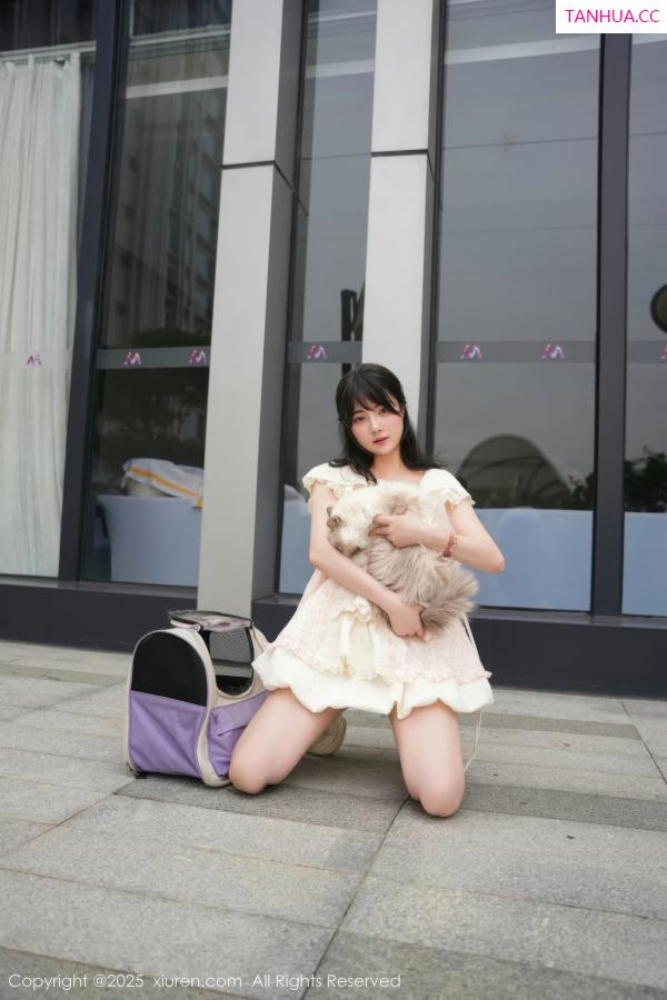   [XiuRen]高清写真图 2025.09.05 No.10734 软情 浅色连衣短裙第7张图片